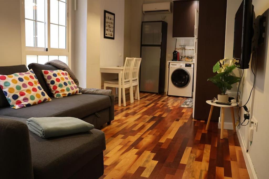 Cms Pena Historical Building Apartment Малага Екстериор снимка