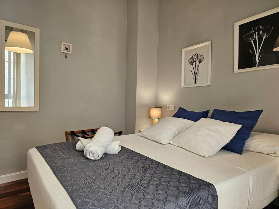 Cms Pena Historical Building Apartment Малага Екстериор снимка