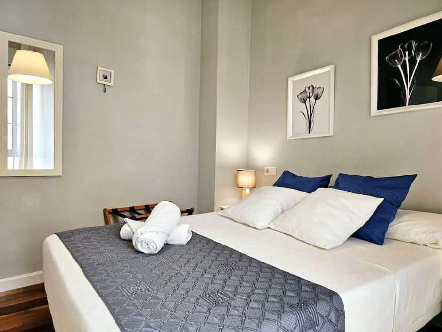 Cms Pena Historical Building Apartment Малага Екстериор снимка