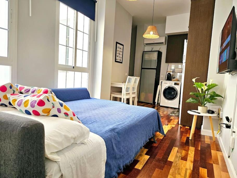 Cms Pena Historical Building Apartment Малага Екстериор снимка