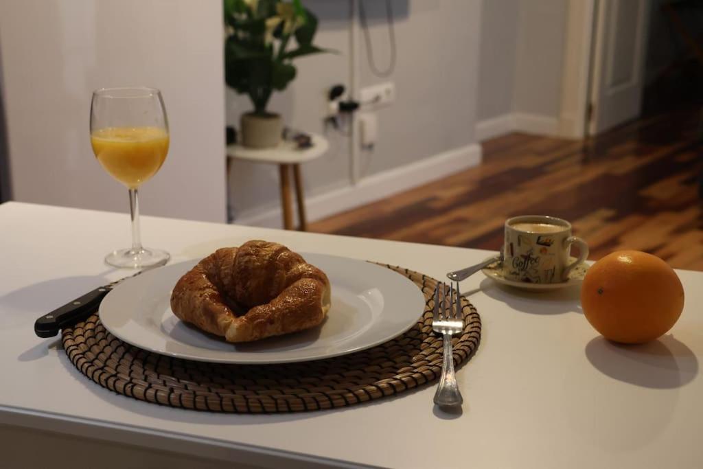 Cms Pena Historical Building Apartment Малага Екстериор снимка